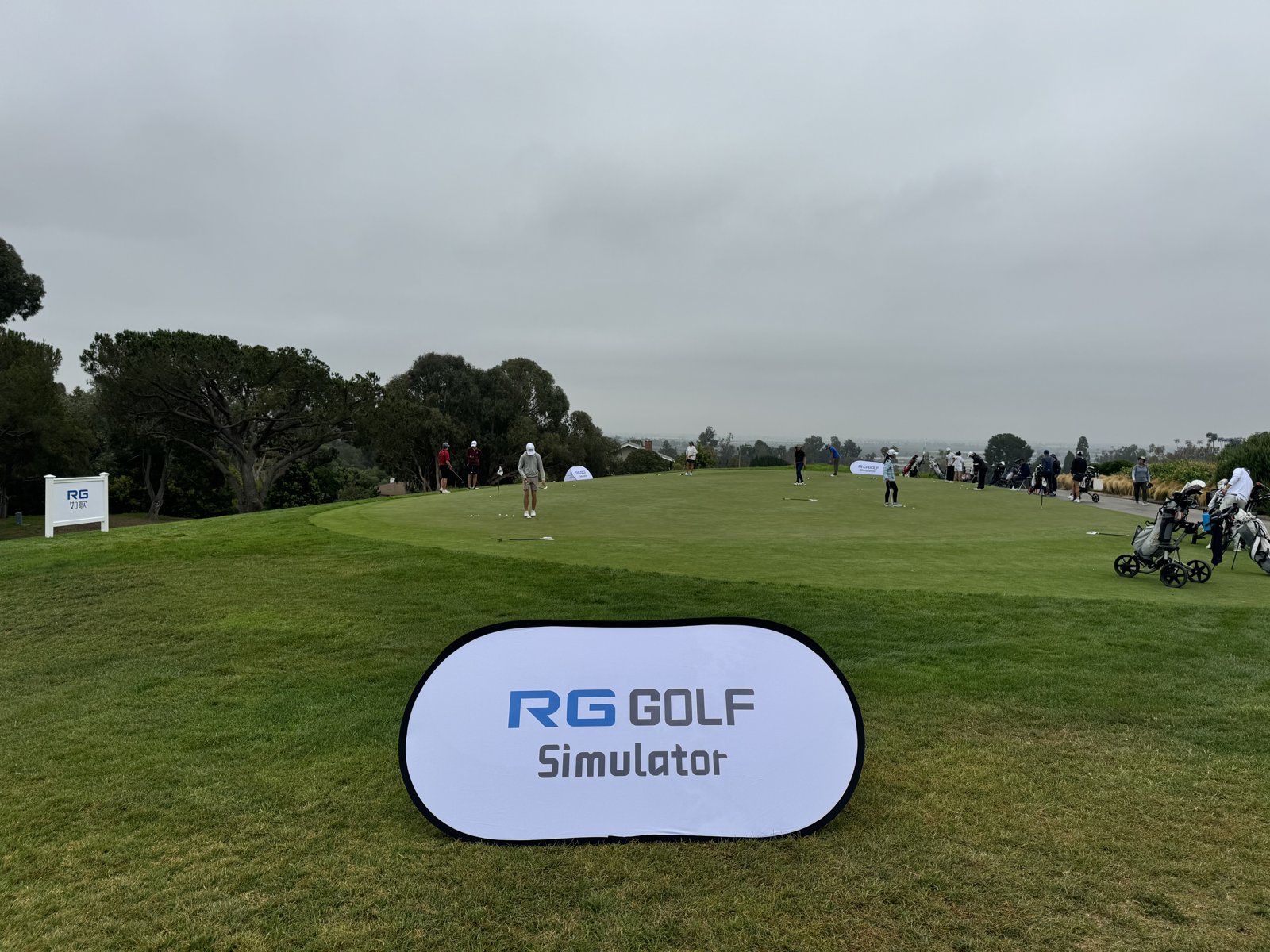 Players on the practice green at the 2025 championship